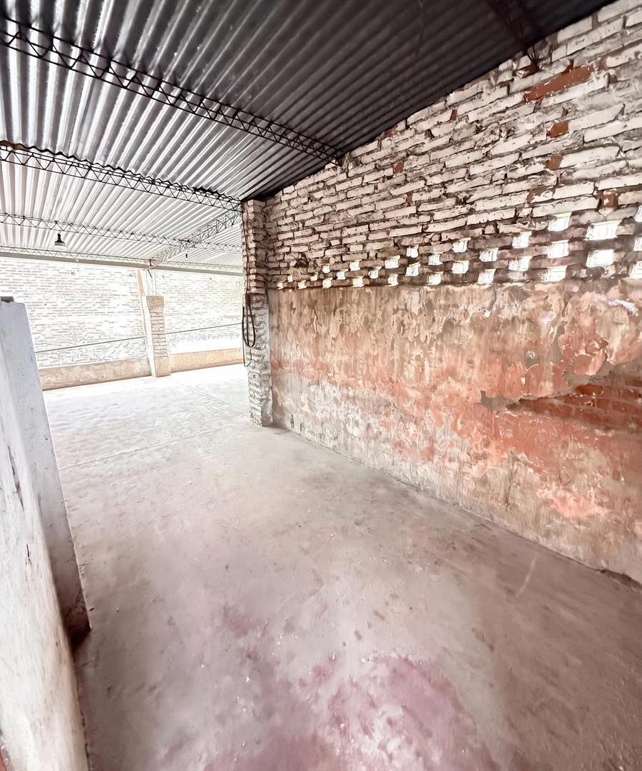 Foto de Galpón de 224 m2 + casa a restaurar en terreno de 446 m2, Bolívar al, imagen 4