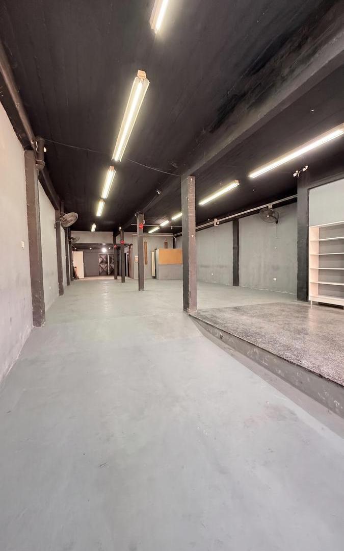 Foto de Propiedad comercial (importante local en 2 plantas + galpón) en VENTA, imagen 3