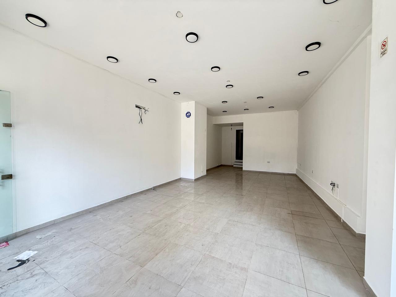 Foto de ALQUILER de local comercial de 58 m2 propios en Crisóstomo Álvarez al, imagen 2