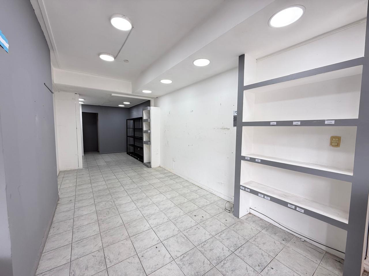 Foto de ALQUILER de local comercial de 33 m2 en Buenos Aires al 400, Barrio Sur, imagen 1