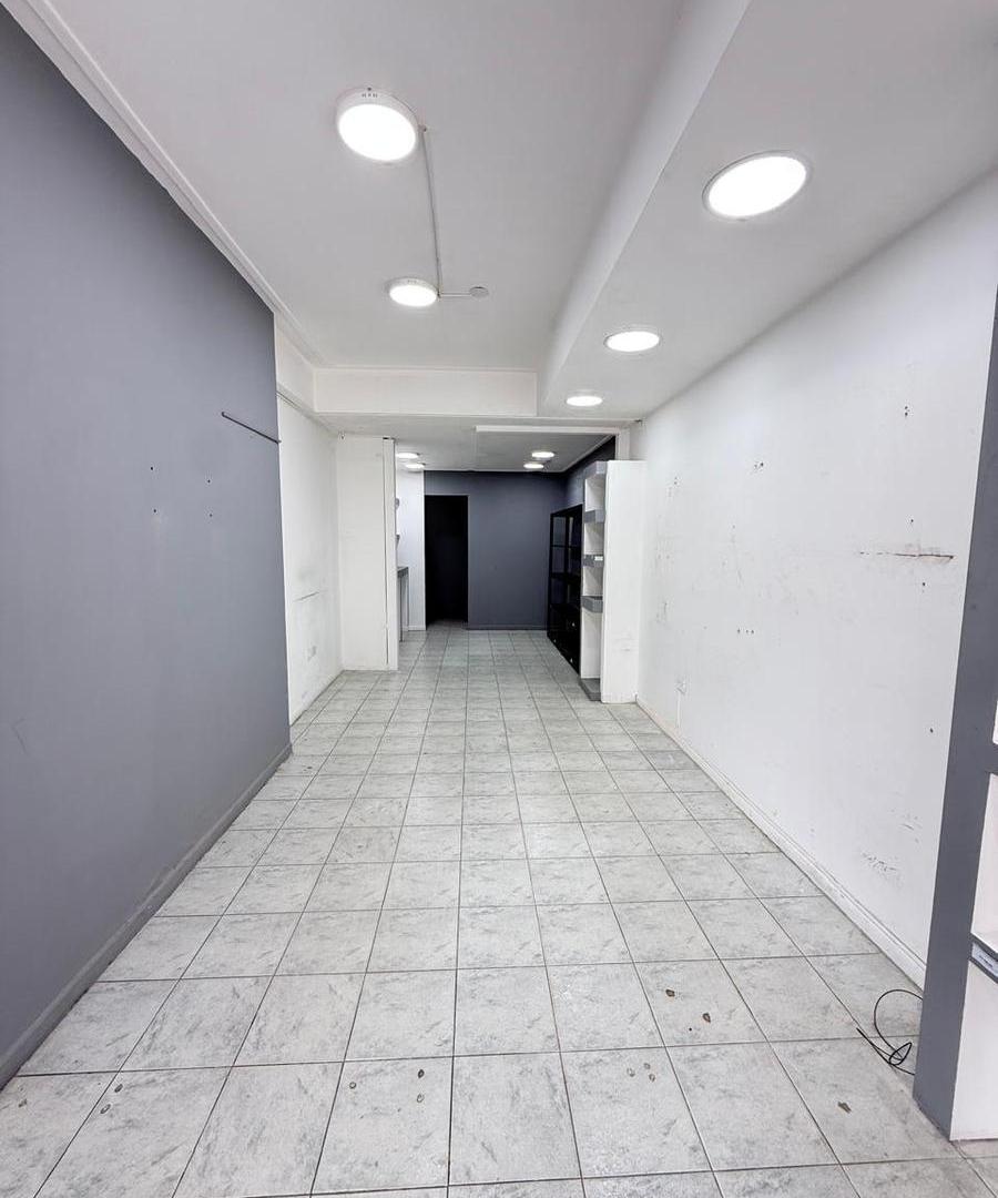 Foto de ALQUILER de local comercial de 33 m2 en Buenos Aires al 400, Barrio Sur, imagen 2