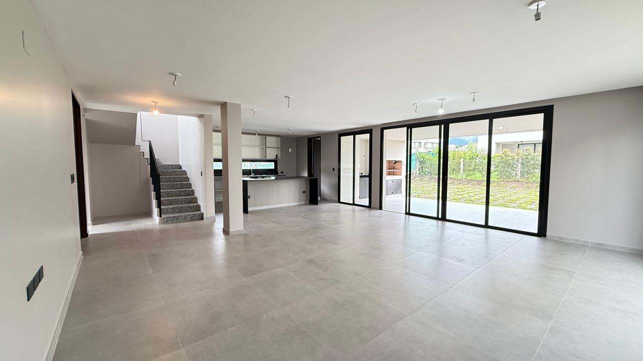 Foto de Casa de categoría de 3 dormitorios a estrenar en VENTA en Country The, imagen 3