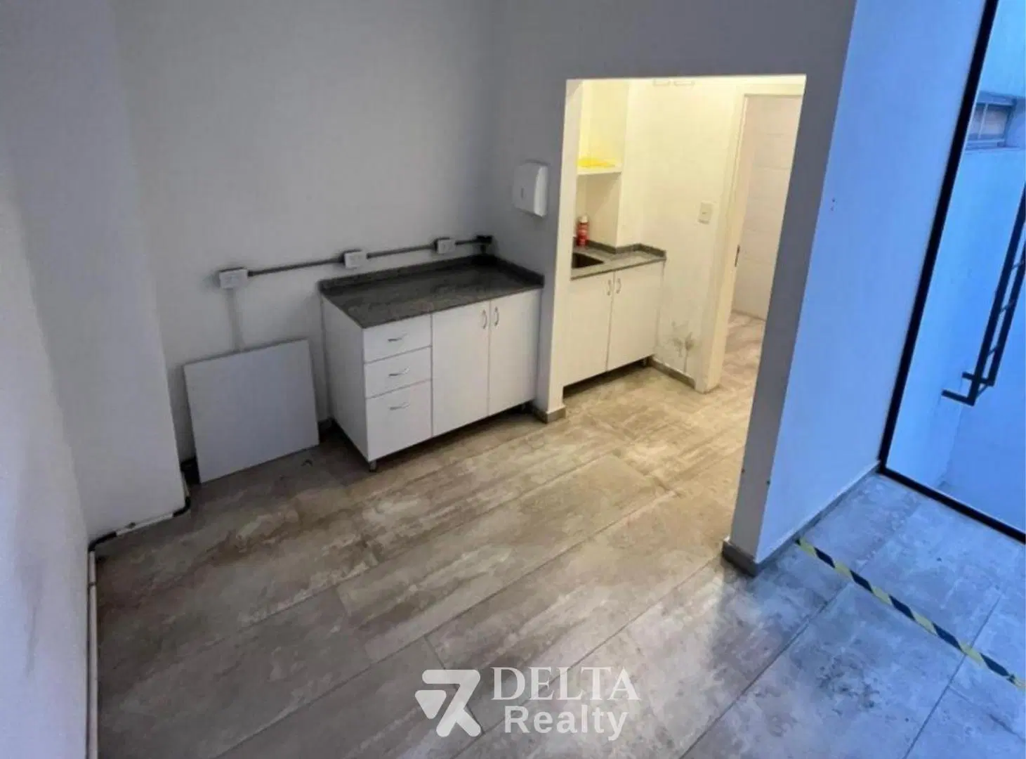 Alquiler Local Comercial con Gran Vidriera en Quilmes Centro 2
