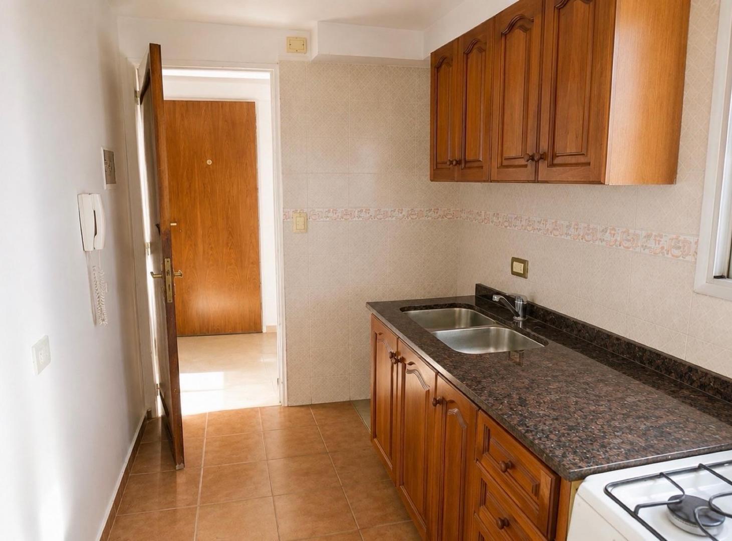 Foto de Venta Departamento 4 ambientes en Quilmes Centro con Patio | Amplio y, imagen 2