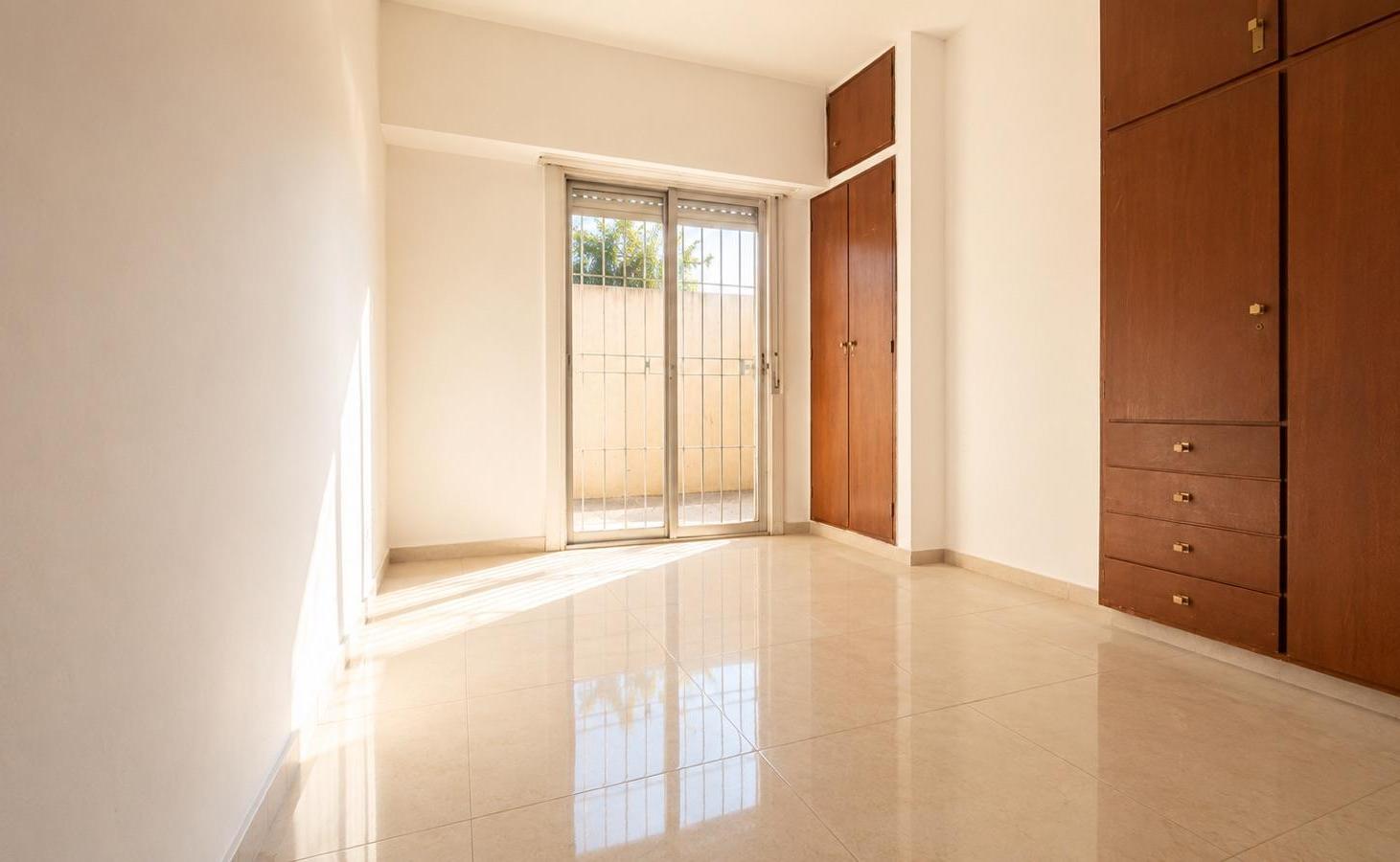 Foto de Venta Departamento 4 ambientes en Quilmes Centro con Patio | Amplio y, imagen 1