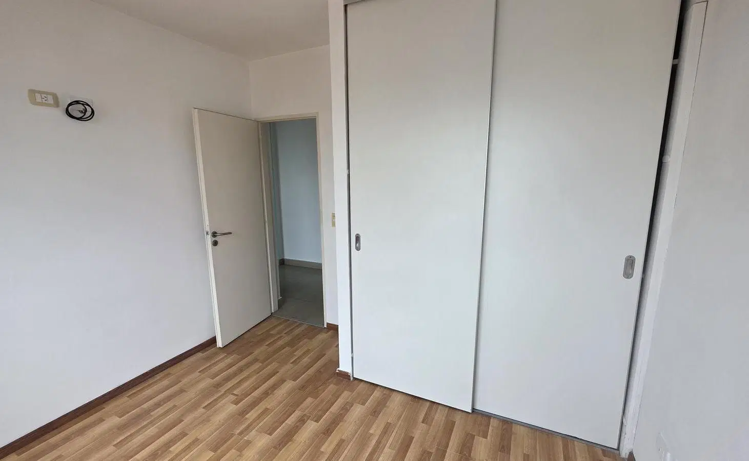Departamento 2 Ambientes con Balcón y Cochera - Lanús Este 4