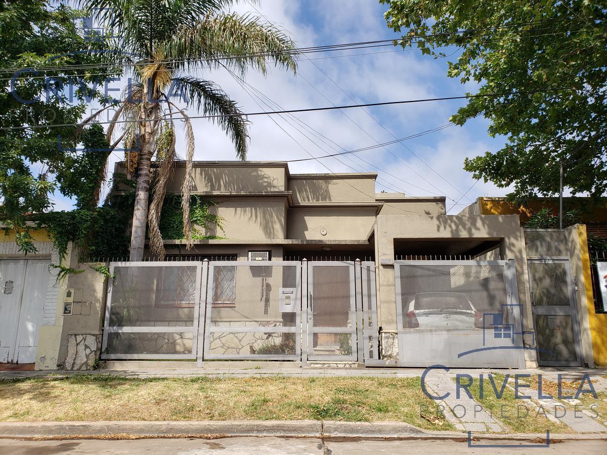 Casa 3 Ambientes con Patio, Cochera y Terraza en Venta - Bernal 4