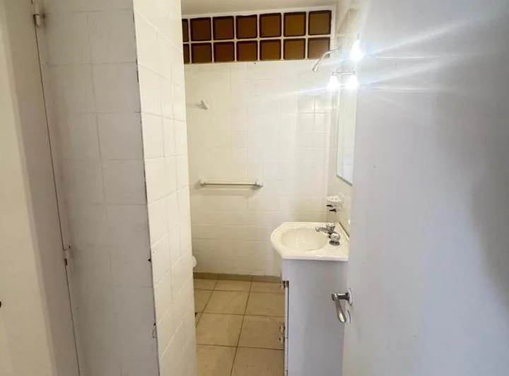 Departamento de 2 ambientes en  Quilmes centro con seguridad las 24 hs. 5