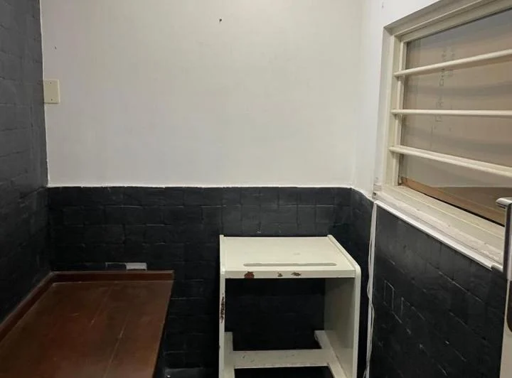 Oficina en  alquiler en Quilmes centro con seis privados. 3