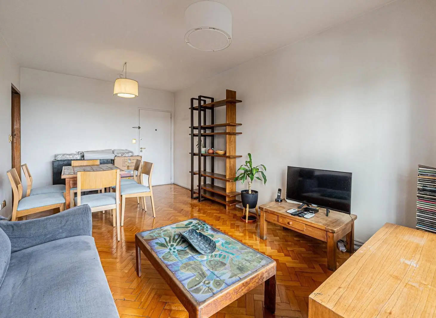 Departamento tres ambientes con dependencia al frente 5