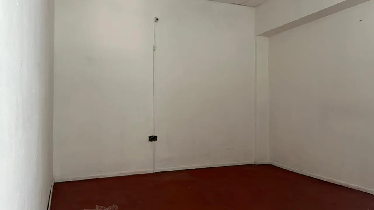 Alquiler de local comercial con entrepiso/deposito 4
