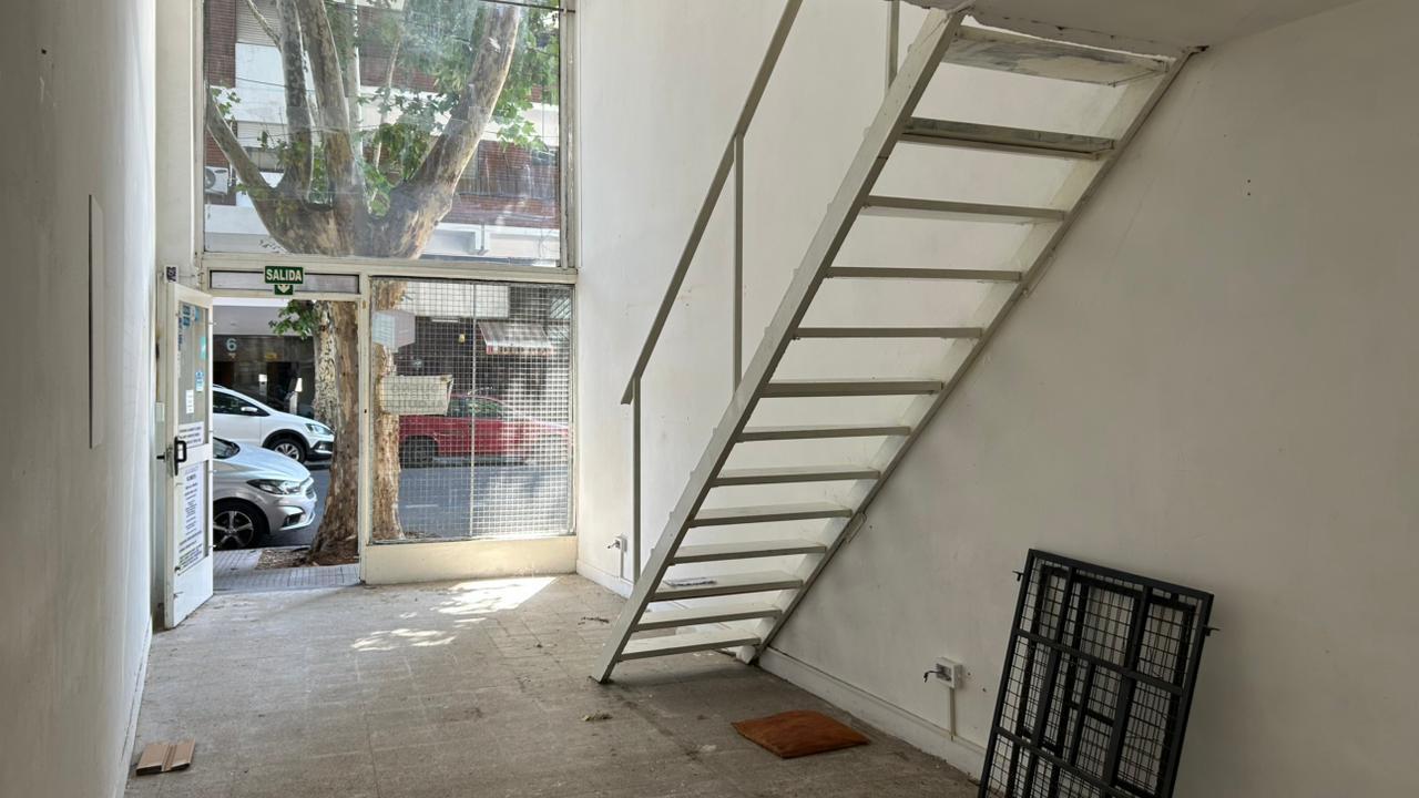 Foto de Alquiler de local comercial con entrepiso/deposito, imagen 2