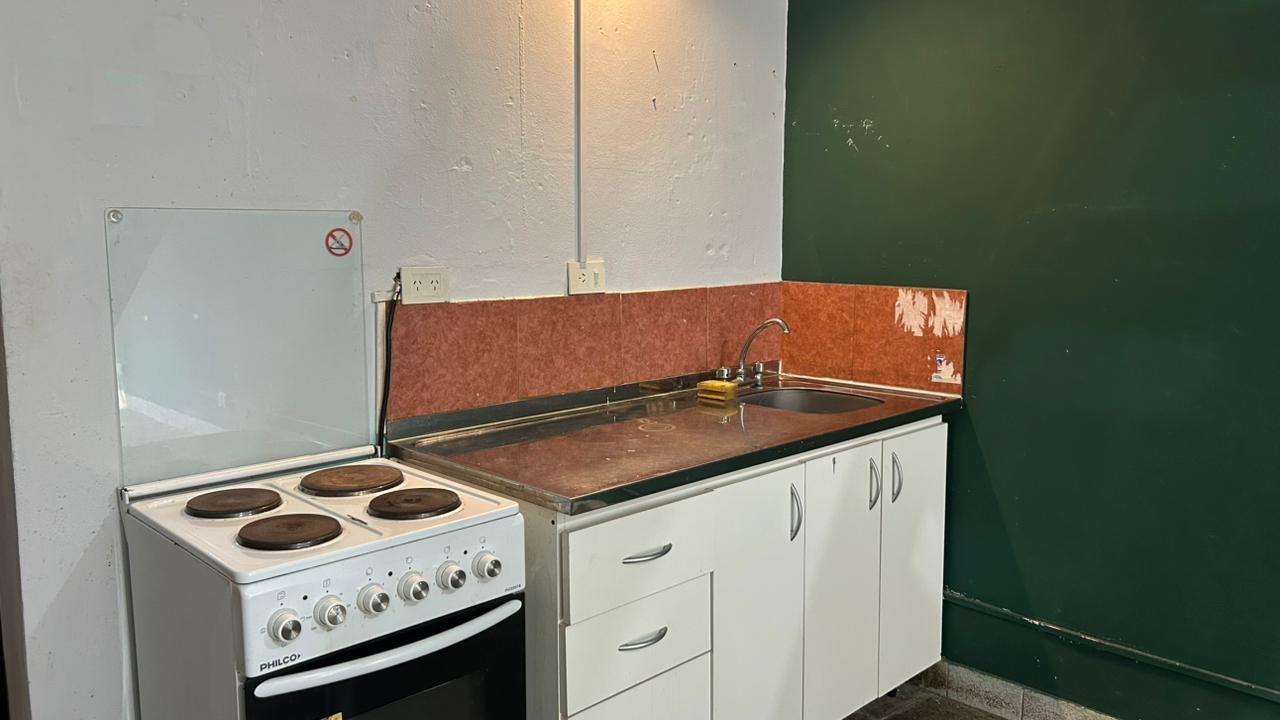 Foto de Alquiler de local comercial con entrepiso/deposito y cocina, imagen 5