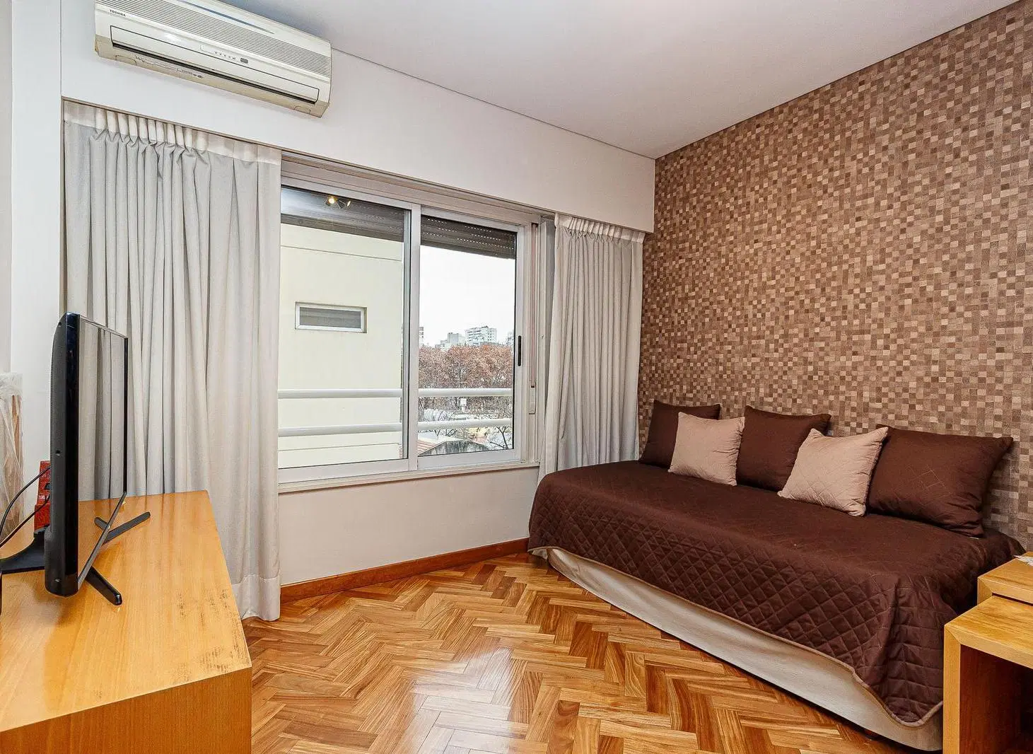 Departamento de 4 Ambientes con Cochera en Villa del Parque 2