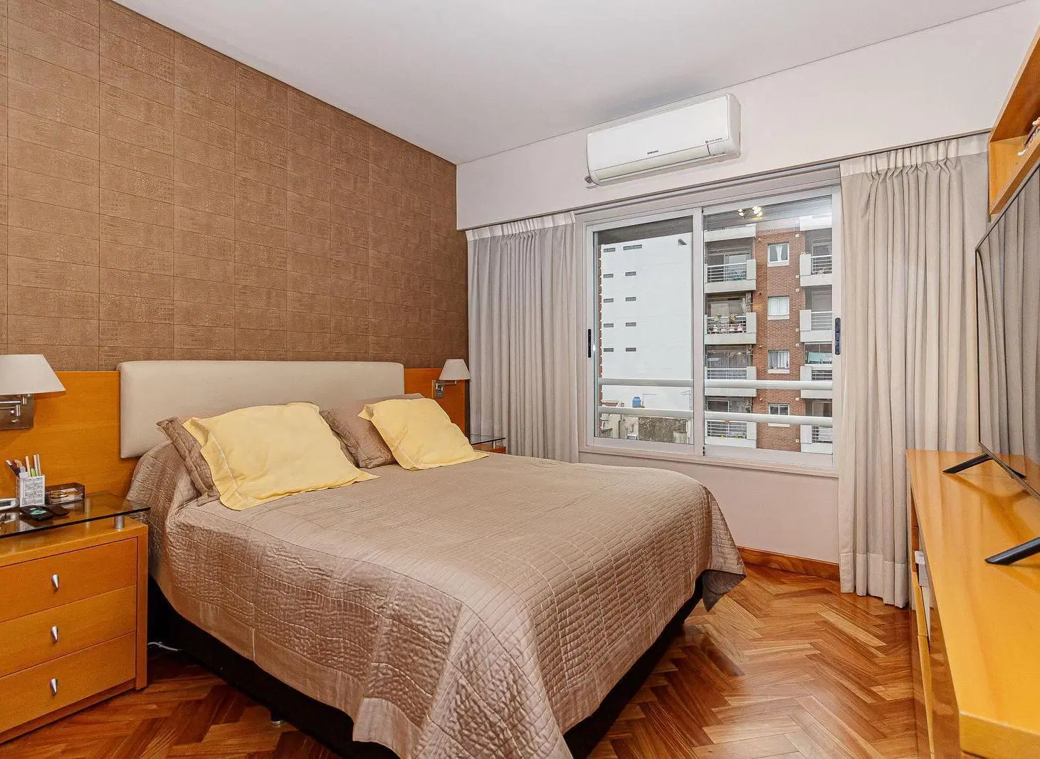 Departamento de 4 Ambientes con Cochera en Villa del Parque 4