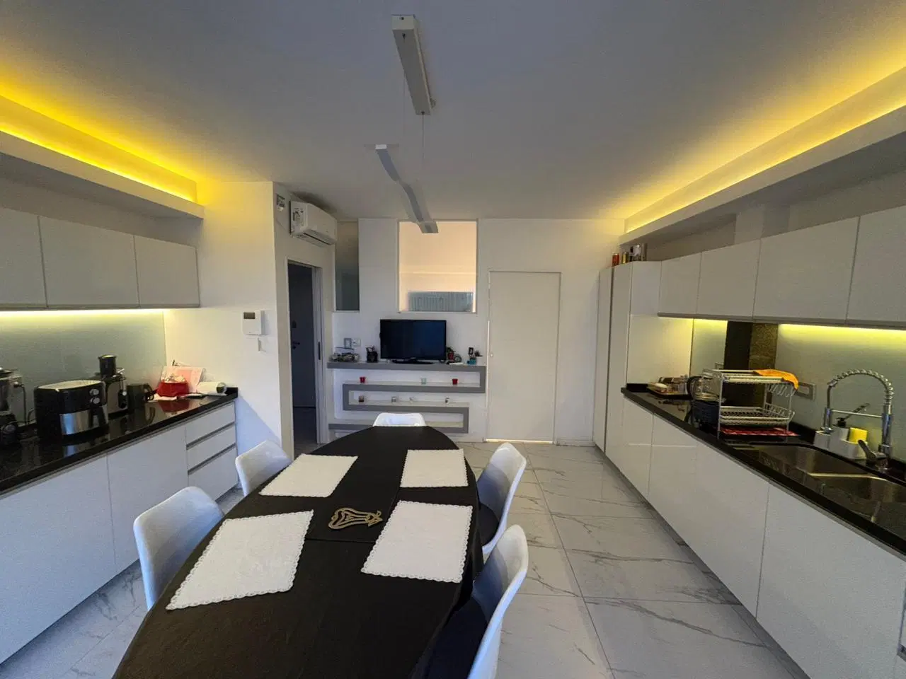 Departamento 5 amb con dependencia y 2 cocheras en Flores 5