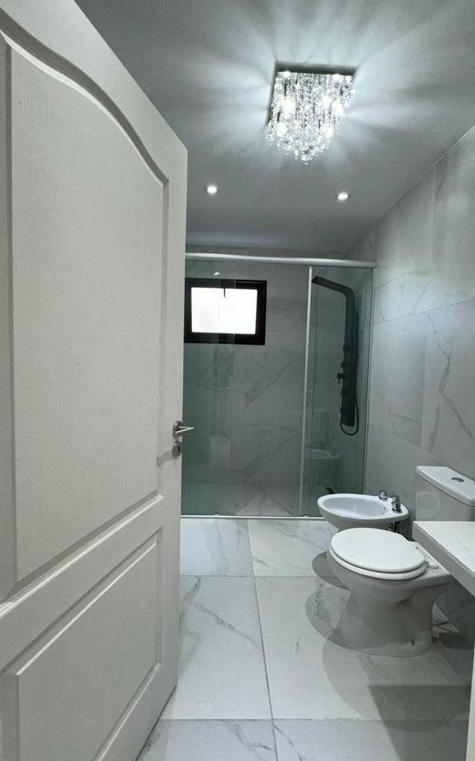 Foto de Casa en venta 4 amb berrio una planta jardin pileta privado Lagos de, imagen 2