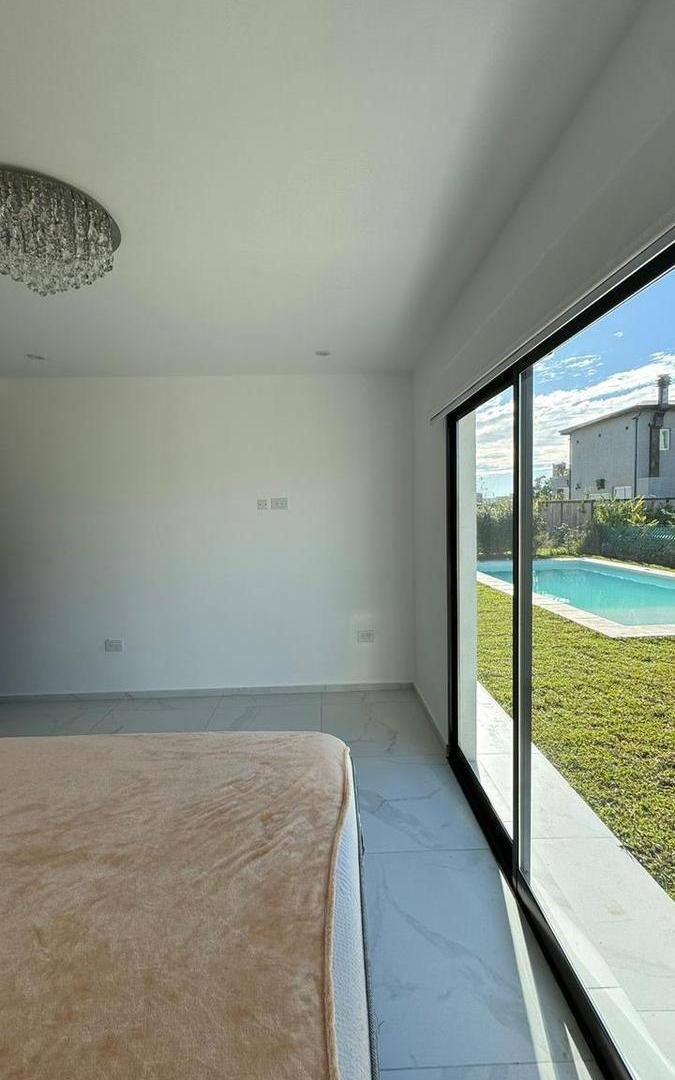 Foto de Casa en venta 4 amb berrio una planta jardin pileta privado Lagos de, imagen 4