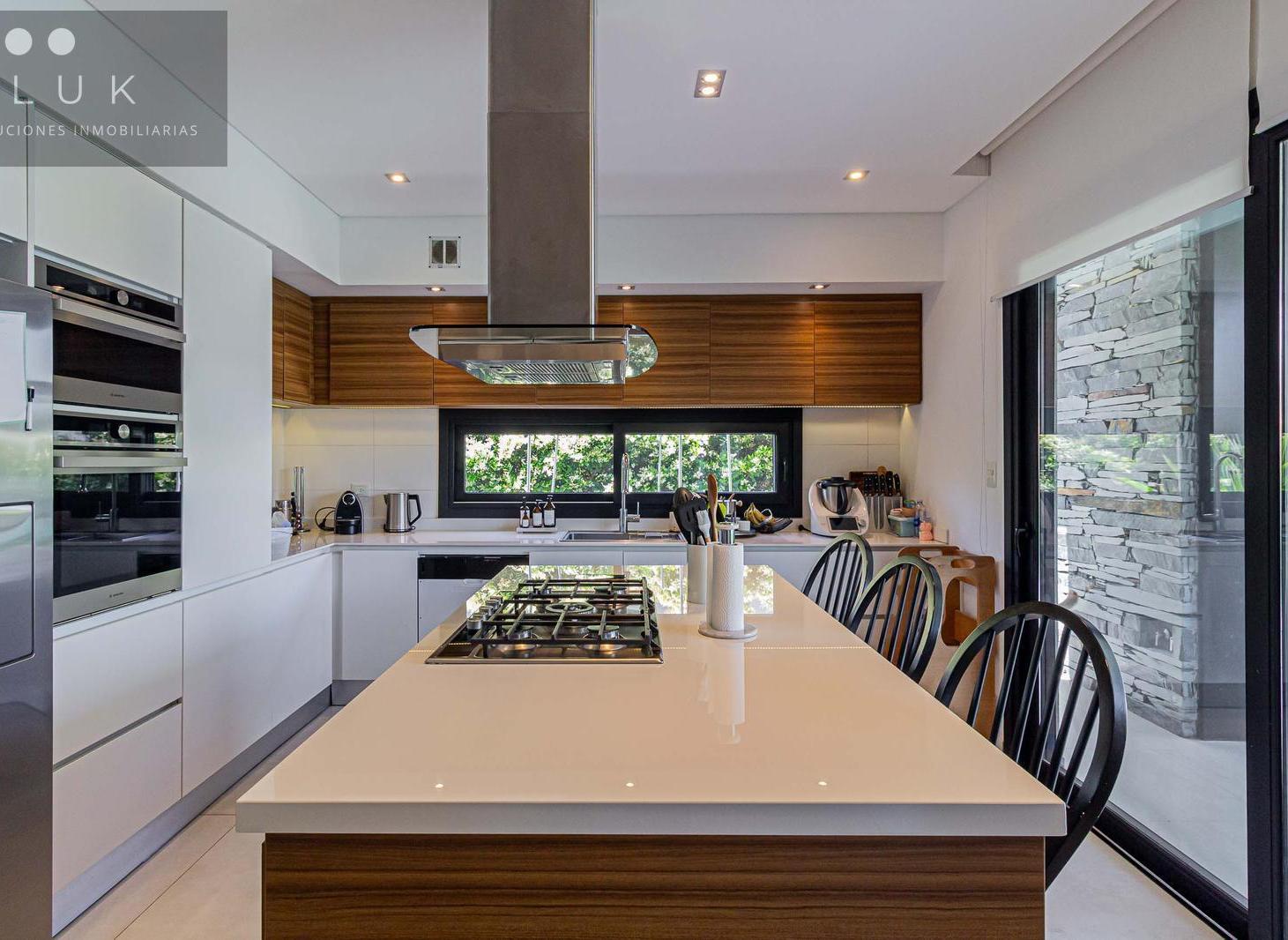 Foto de Casa en venta en barrio privado El Rebenque jardin parrilla pielta, imagen 2