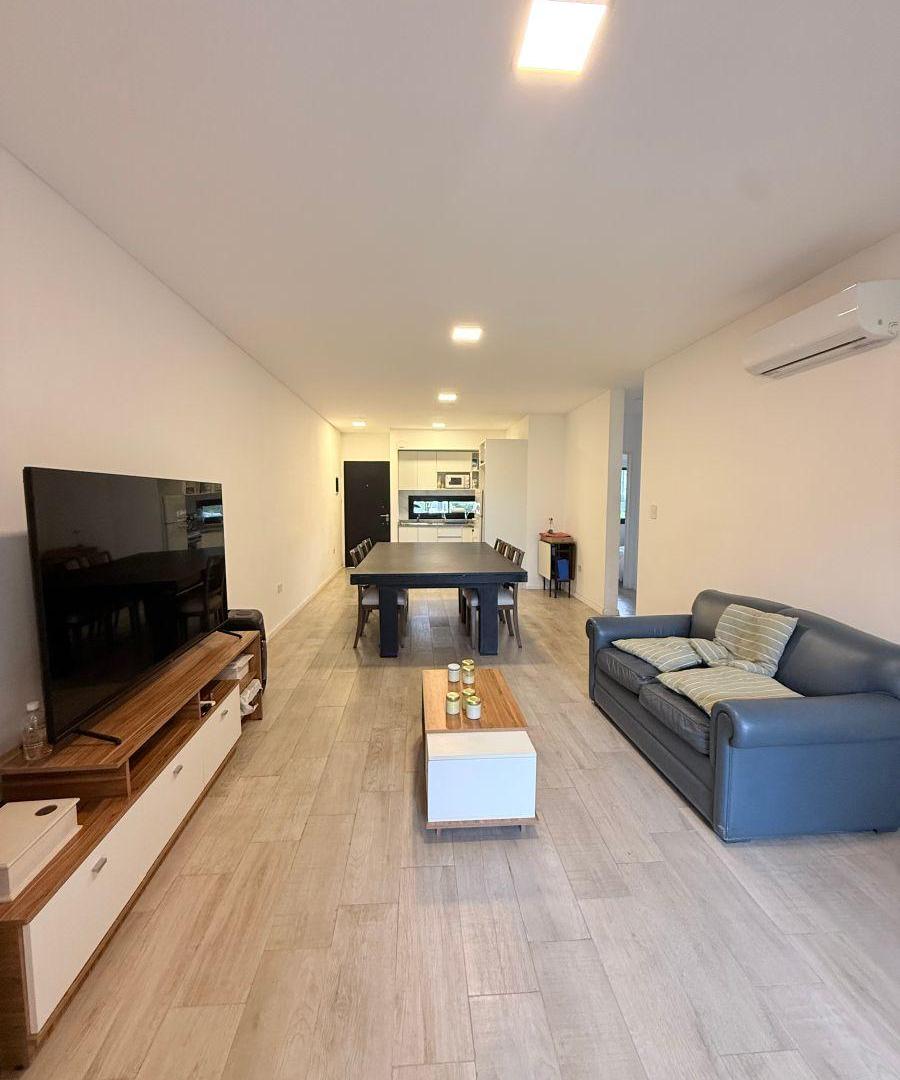 Foto de Departamento con 2 habitaciones, patio, parrilla y cochera en La Cañada, imagen 1
