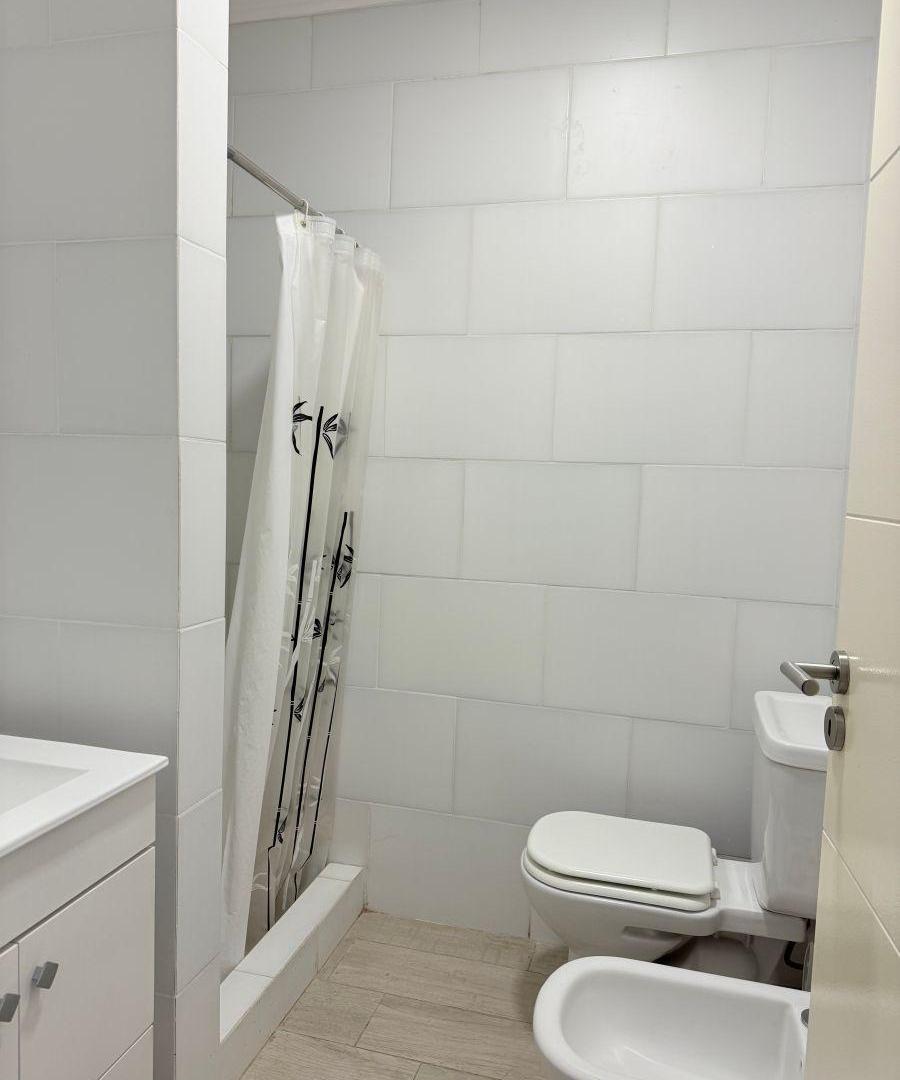 Foto de Departamento con 2 habitaciones, patio, parrilla y cochera en La Cañada, imagen 2