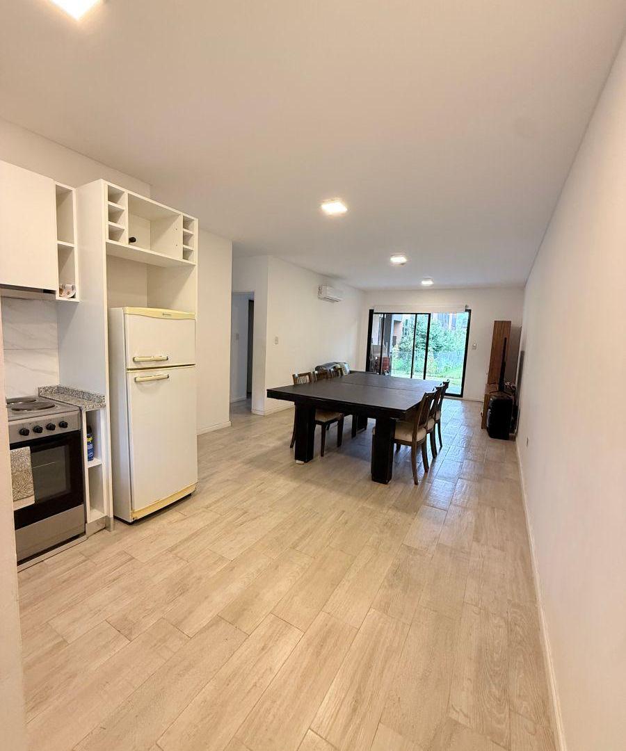 Foto de Departamento con 2 habitaciones, patio, parrilla y cochera en La Cañada, imagen 3