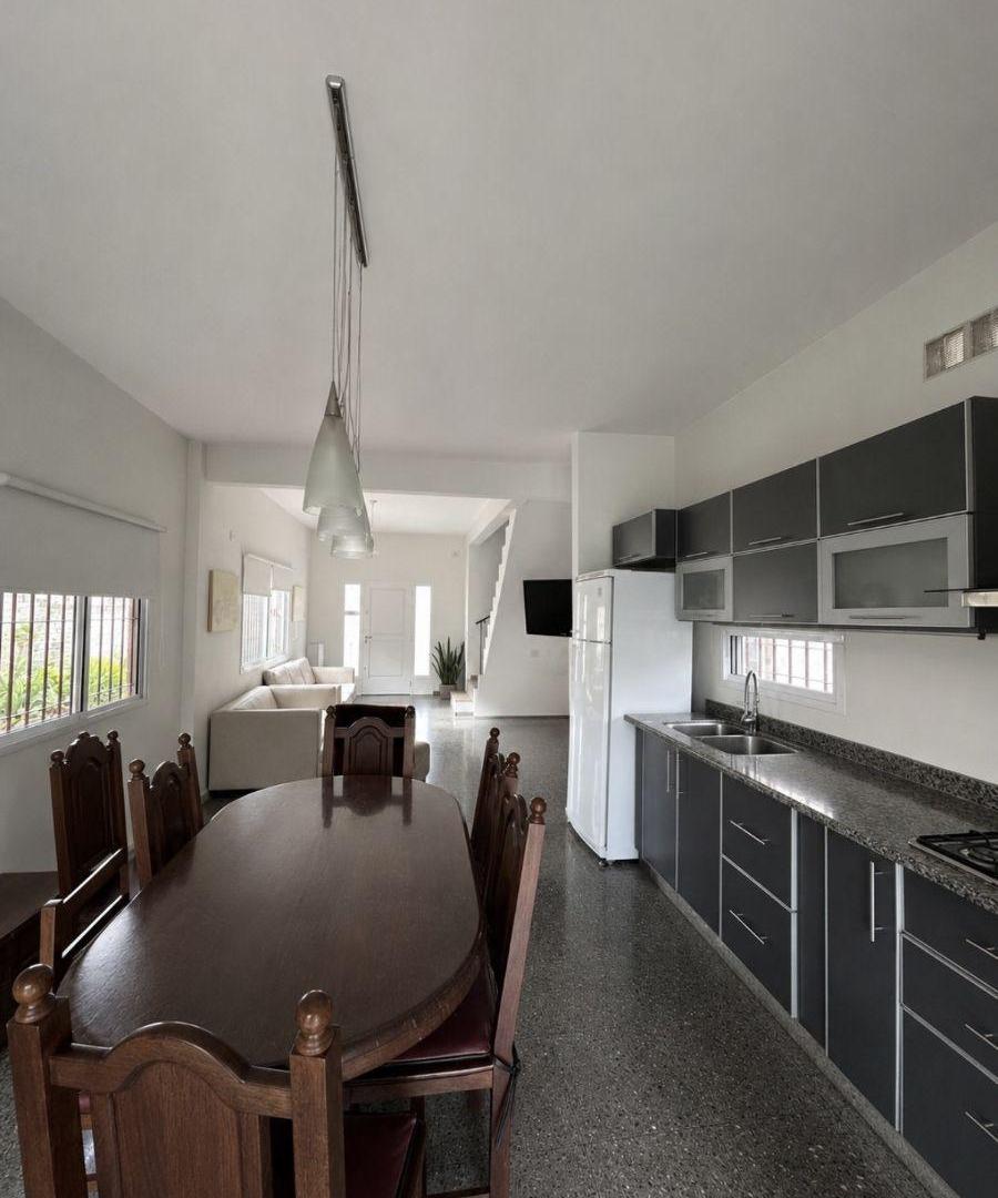 Foto de Casa en Venta Berazategui 4 ambientes con Jardín, imagen 5