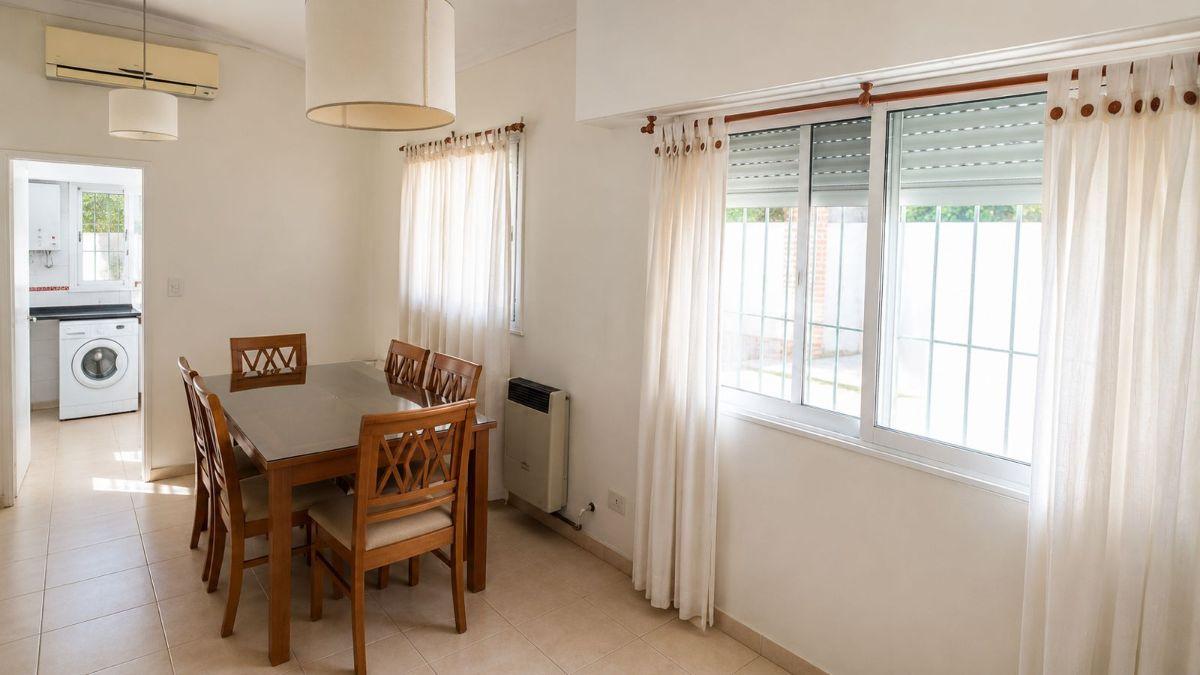 Foto de Alquiler casa tres ambientes con jardín Quilmes, imagen 3