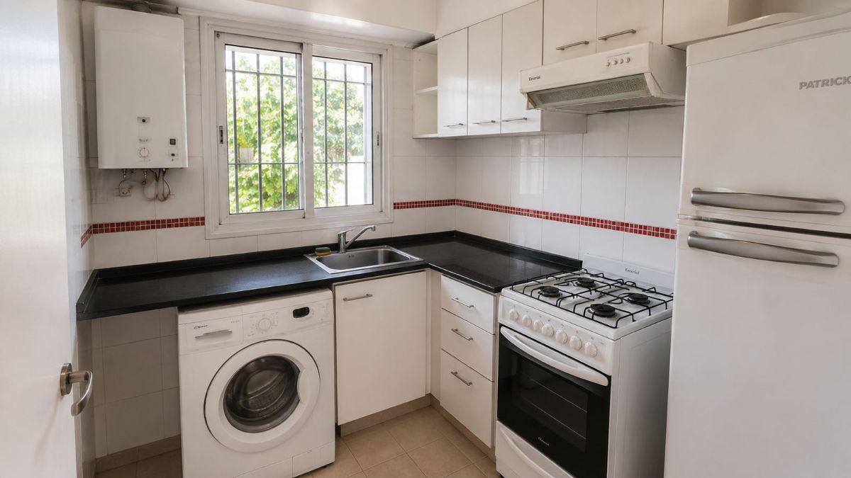 Foto de Alquiler casa tres ambientes con jardín Quilmes, imagen 2