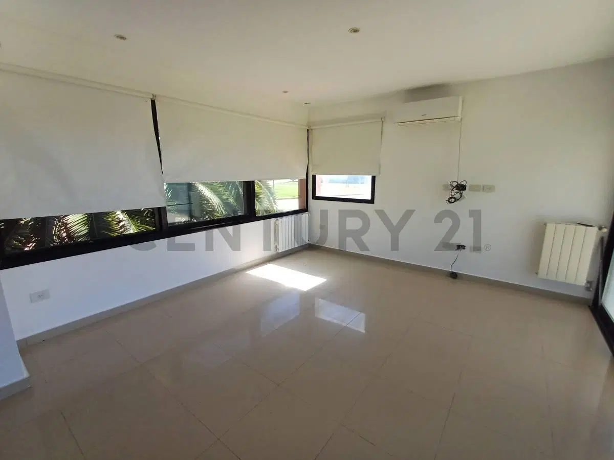 CASA EN VENTA 05 AMB SAN SEBASTIAN AREA 5 4