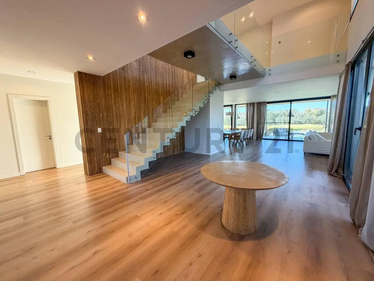 Casa en venta en La Calesa, Pilará —  vista al lago y al golf 8