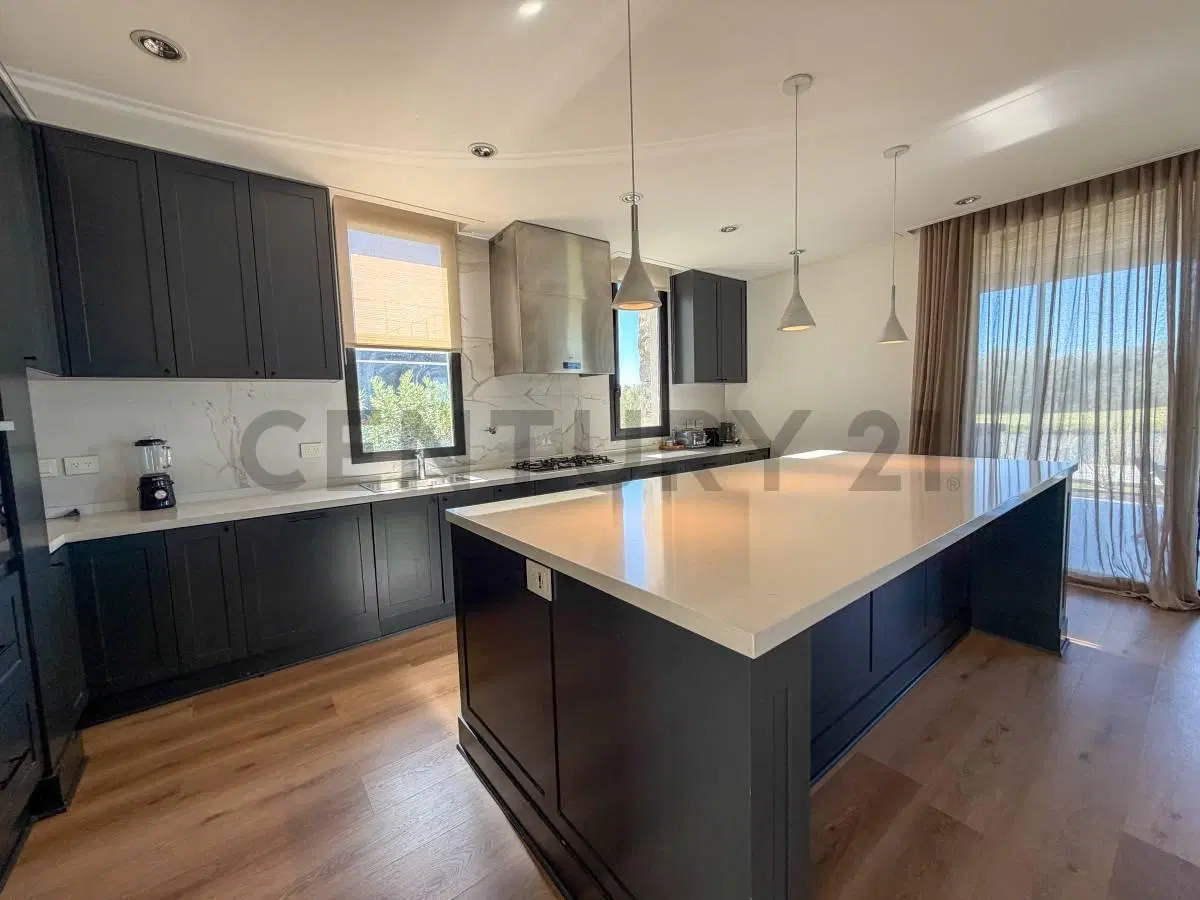 Casa en venta en La Calesa, Pilará —  vista al lago y al golf 4