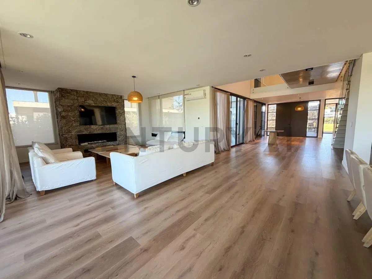 Casa en venta en La Calesa, Pilará —  vista al lago y al golf 2