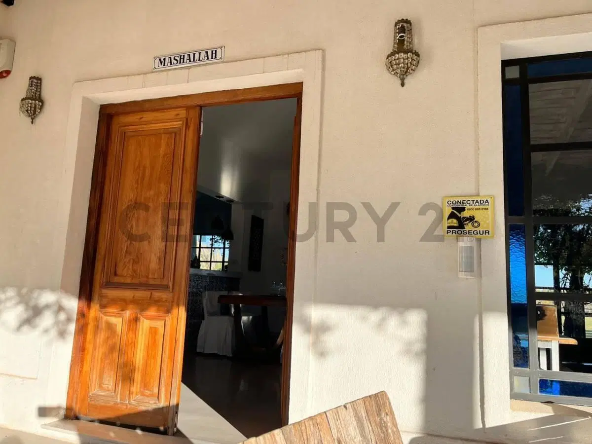 ALQUILER DE CASA CON ESTILO MUY CÁLIDO Y SUPER LUMINOSA (AMUEBLADA) 4
