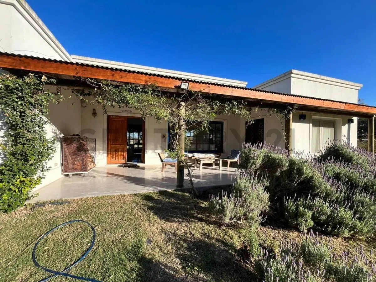 ALQUILER DE CASA CON ESTILO MUY CÁLIDO Y SUPER LUMINOSA (AMUEBLADA) 3
