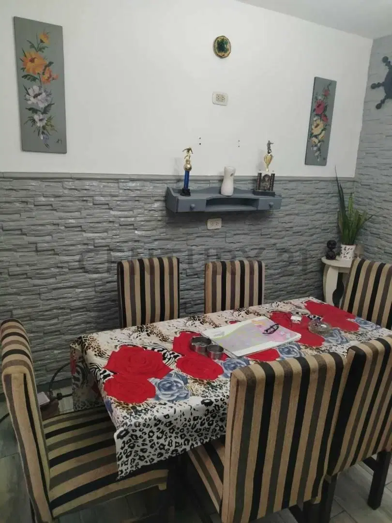 EN  VENTA IMPECABLE RESIDENCIA DE 8 AMBIENTES EN SAN MIGUEL-SUITE DE LUJO Y PILETA CLIMATIZADA 2