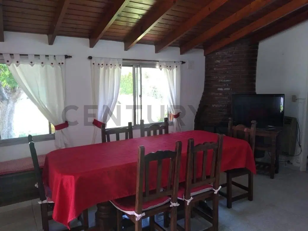Casa en alquiler anual En Parque Sakura, Pileta y quincho 5