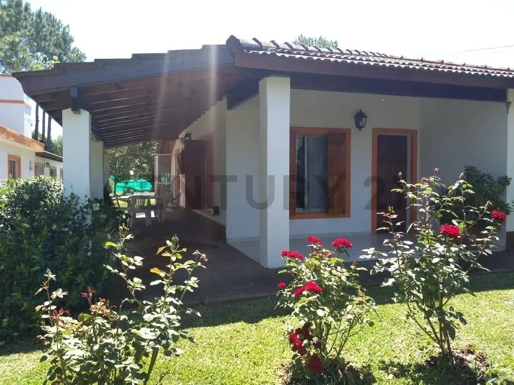 Casa en alquiler anual En Parque Sakura, Pileta y quincho 2