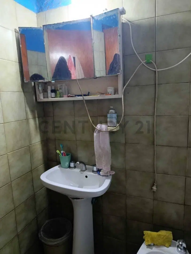 VENTA Casa Tipo Industrial + Monoambiente Independiente (Ideal Renta) – Parada Robles-Exaltación de 3