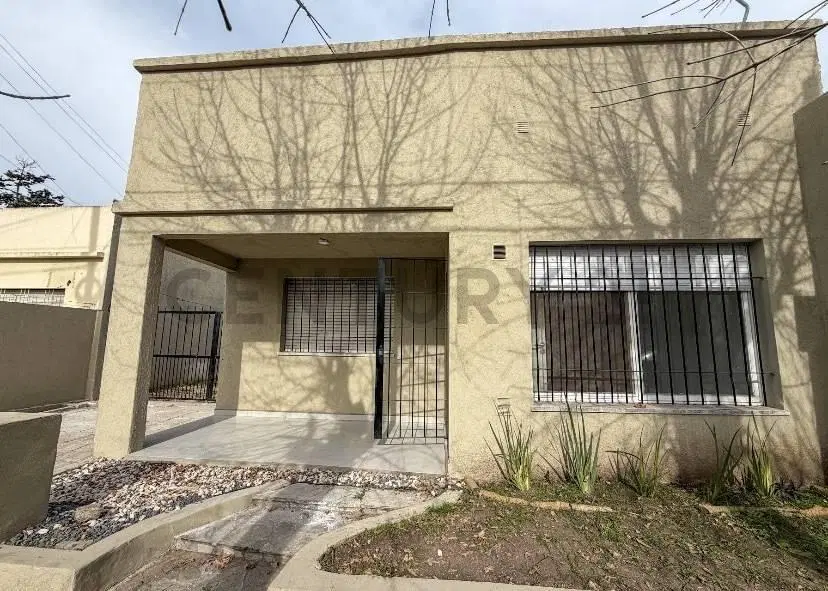 CASA EN VENTA EN EXCLUSIVA ZONA DE PILAR, 2 DORMITORIOS CON JARDÍN, GALERÍA Y PARRILLA 2