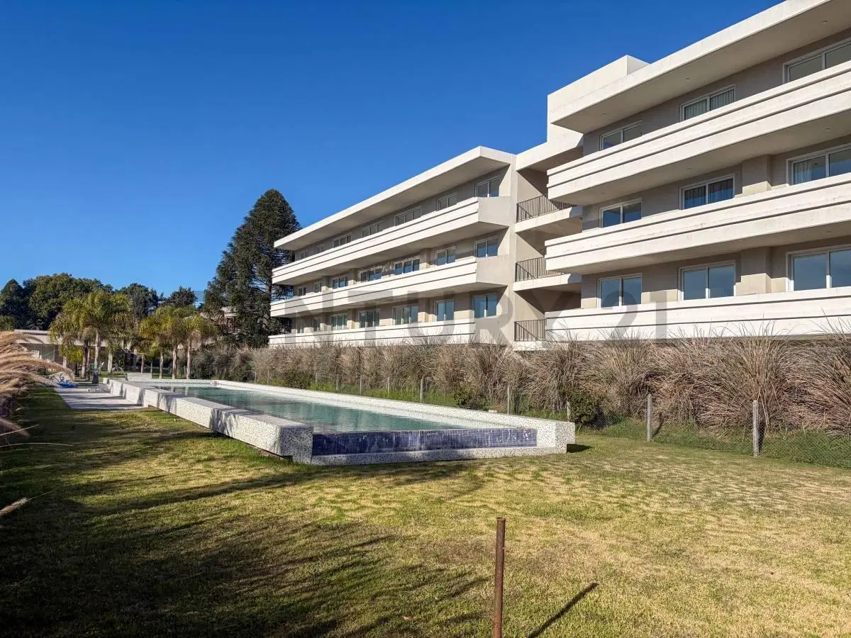 VENTA 3 AMBIENTES EN PLANTA BAJA EN SARAVI VILLAGE 2