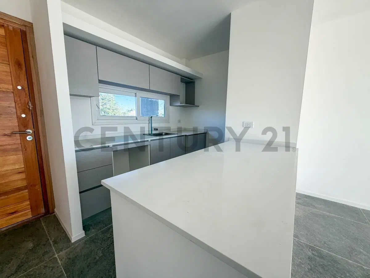 VENTA 3 AMBIENTES EN PLANTA BAJA EN SARAVI VILLAGE 8