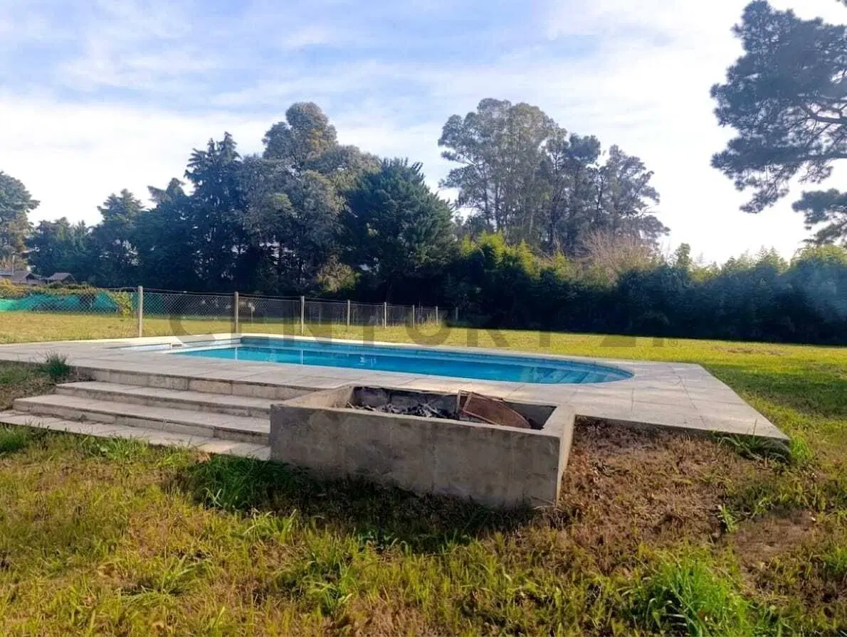 VENTA CASA 3 AMBIENTES, PILETA Y GRAN LOTE 2000 M2 2