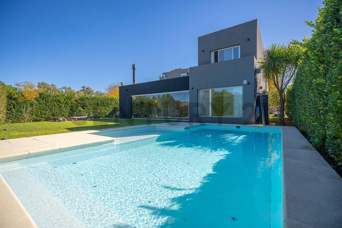 Foto de CASA VENTA 6AMB CON PILETA MANZANARES CHICO, imagen 3