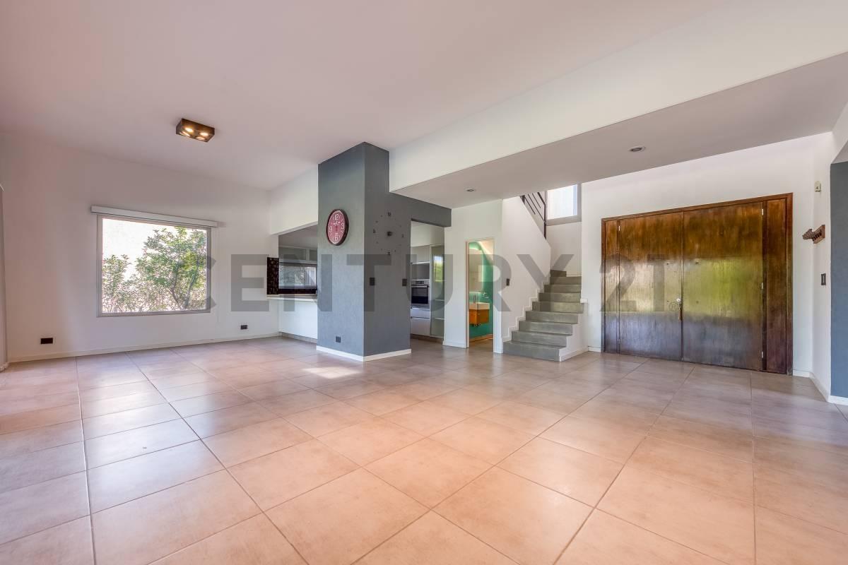 Foto de CASA VENTA 6AMB CON PILETA MANZANARES CHICO, imagen 1