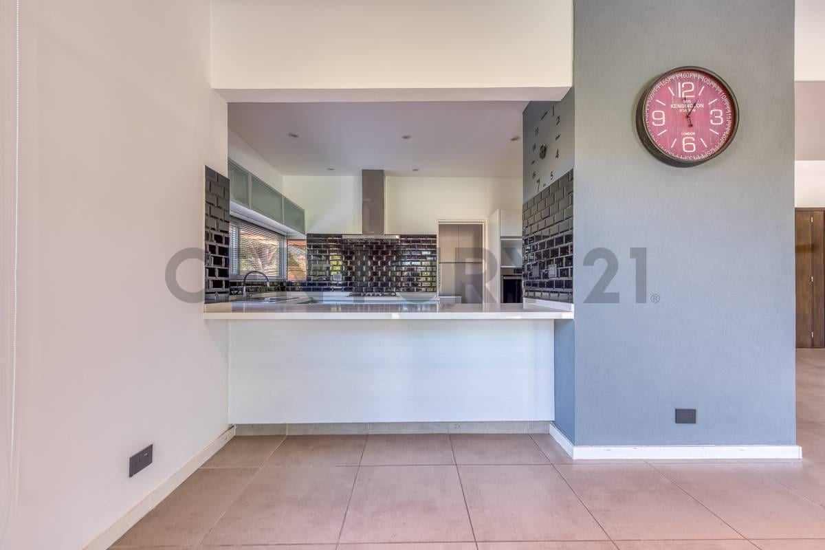 Foto de CASA VENTA 6AMB CON PILETA MANZANARES, imagen 2