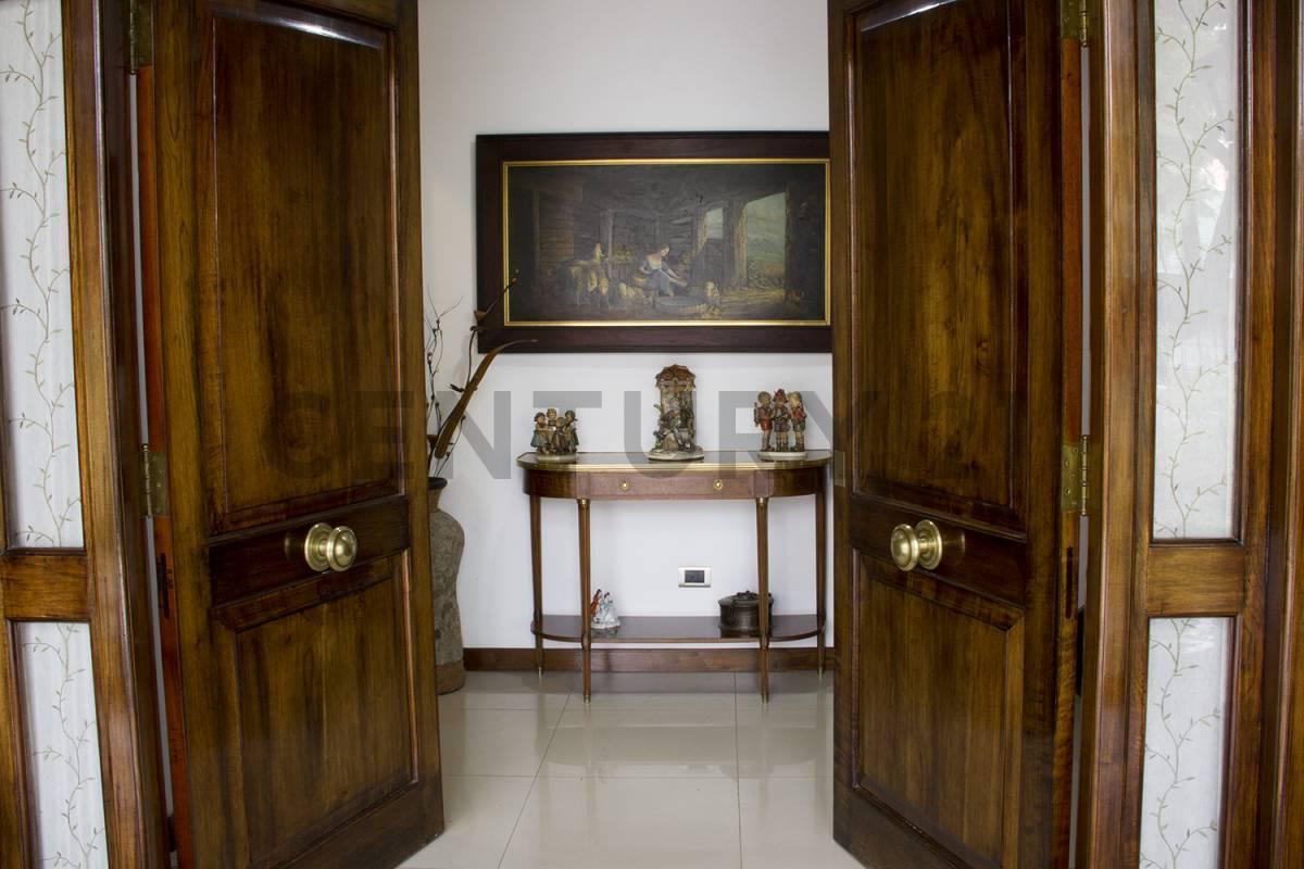 Foto de VENTA CASA 7 AMBIENTES VILLA MORRA PILAR, imagen 3