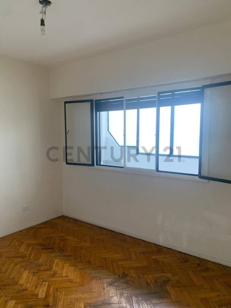 Foto de ALQUILER PERMANENTE-Excelente 3 Amb Al Frente con Balcón Corrido |, imagen 5