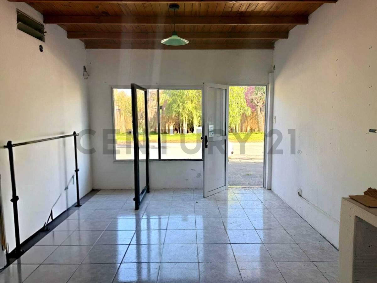 Foto de VENTA CASA Y LOCALES EN PARADA ROBLES | Lote 450 m² con Casa 4 AMB + 2, imagen 2