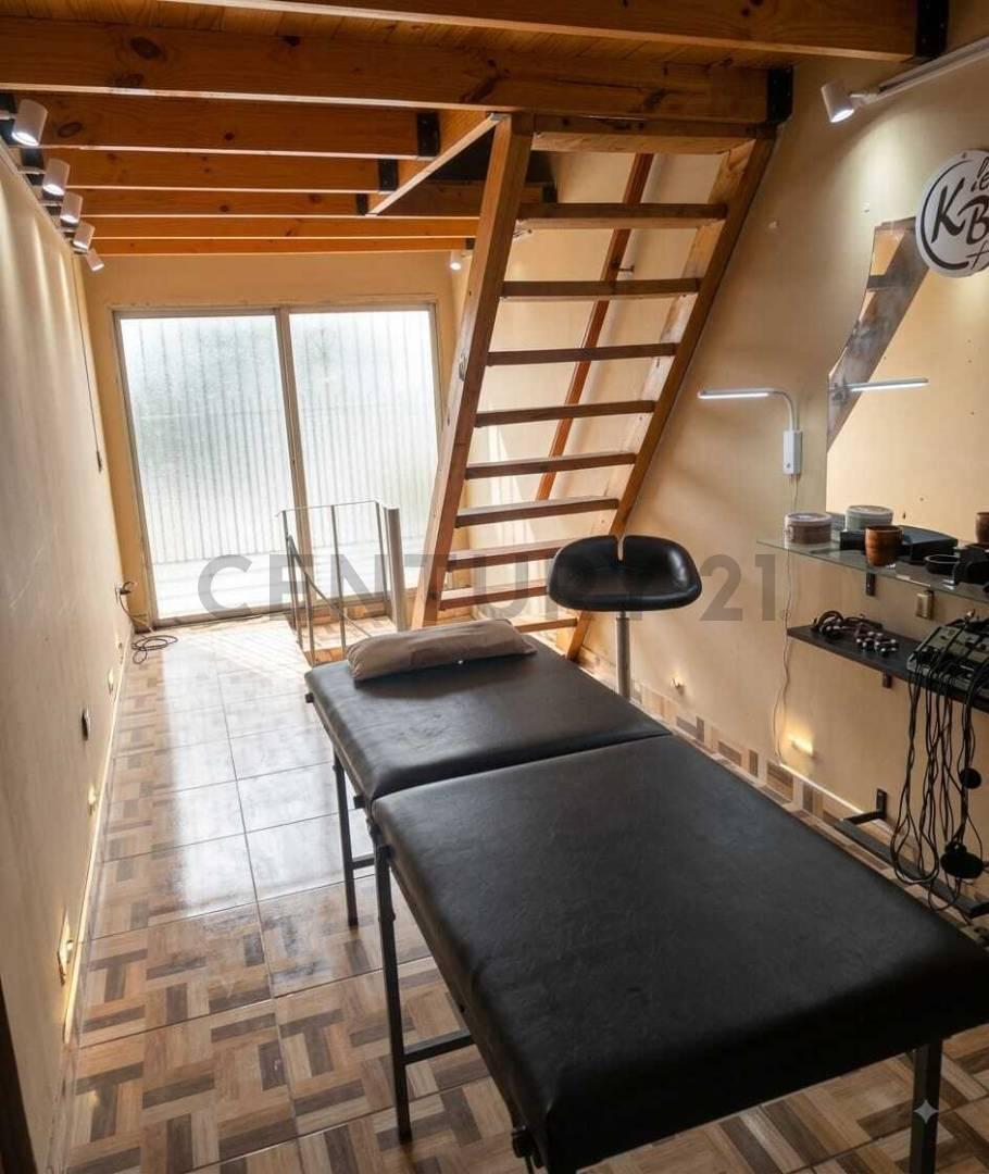 Foto de VENTA Residencia de 5 Dormitorios con Pileta Climatizada, Quincho y, imagen 5